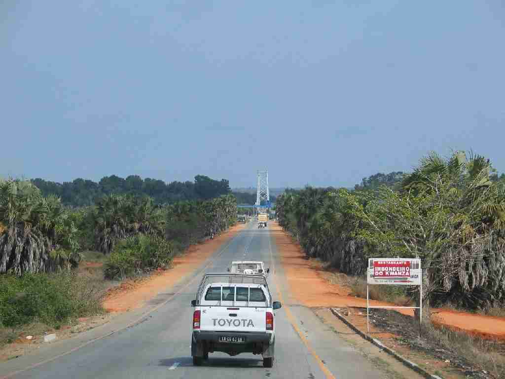 Bridge_crossing_Cuanza_River_Angola