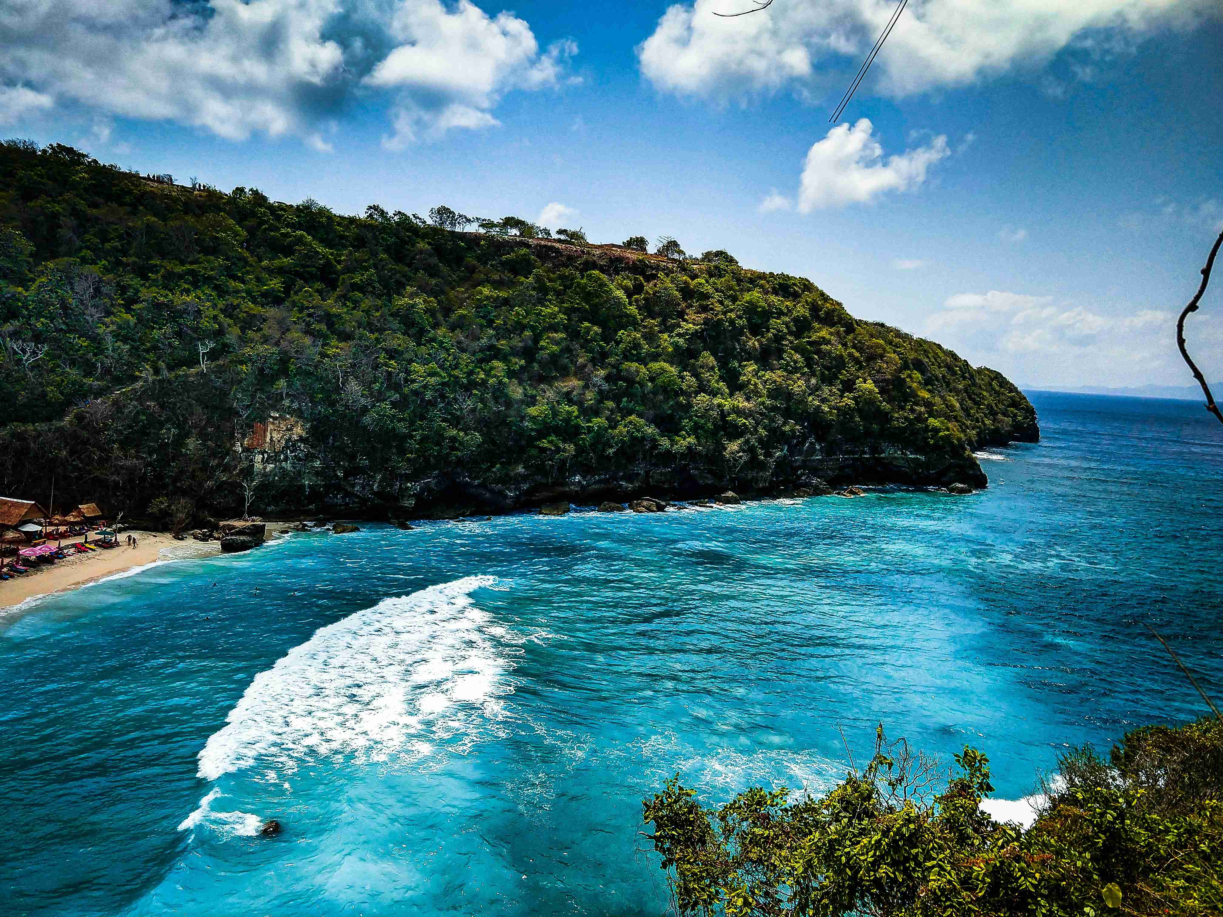 Crystal Blue Waters na Cliffside Beach