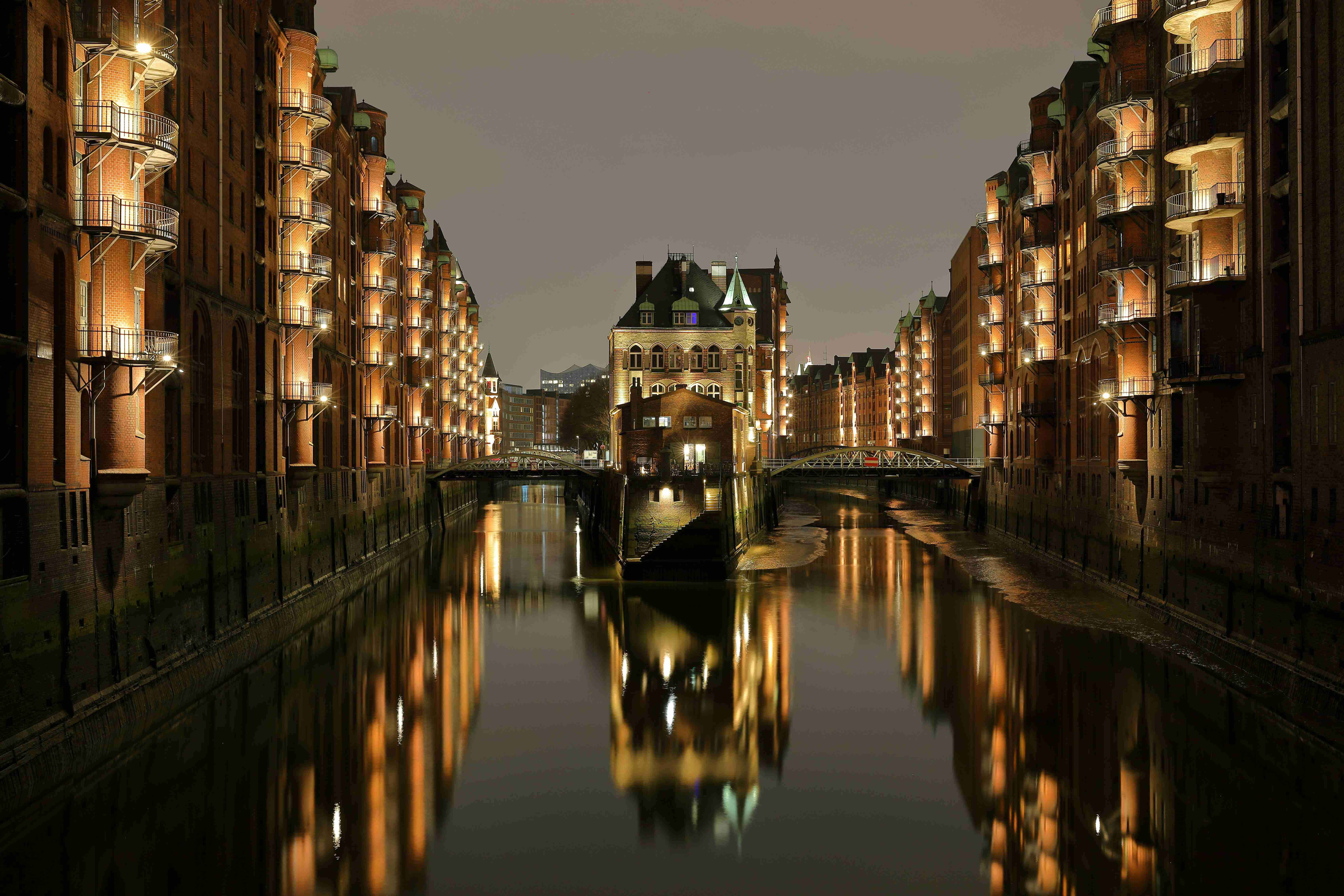 Hamburgo Speicherstadt sandėlių rajonas naktį