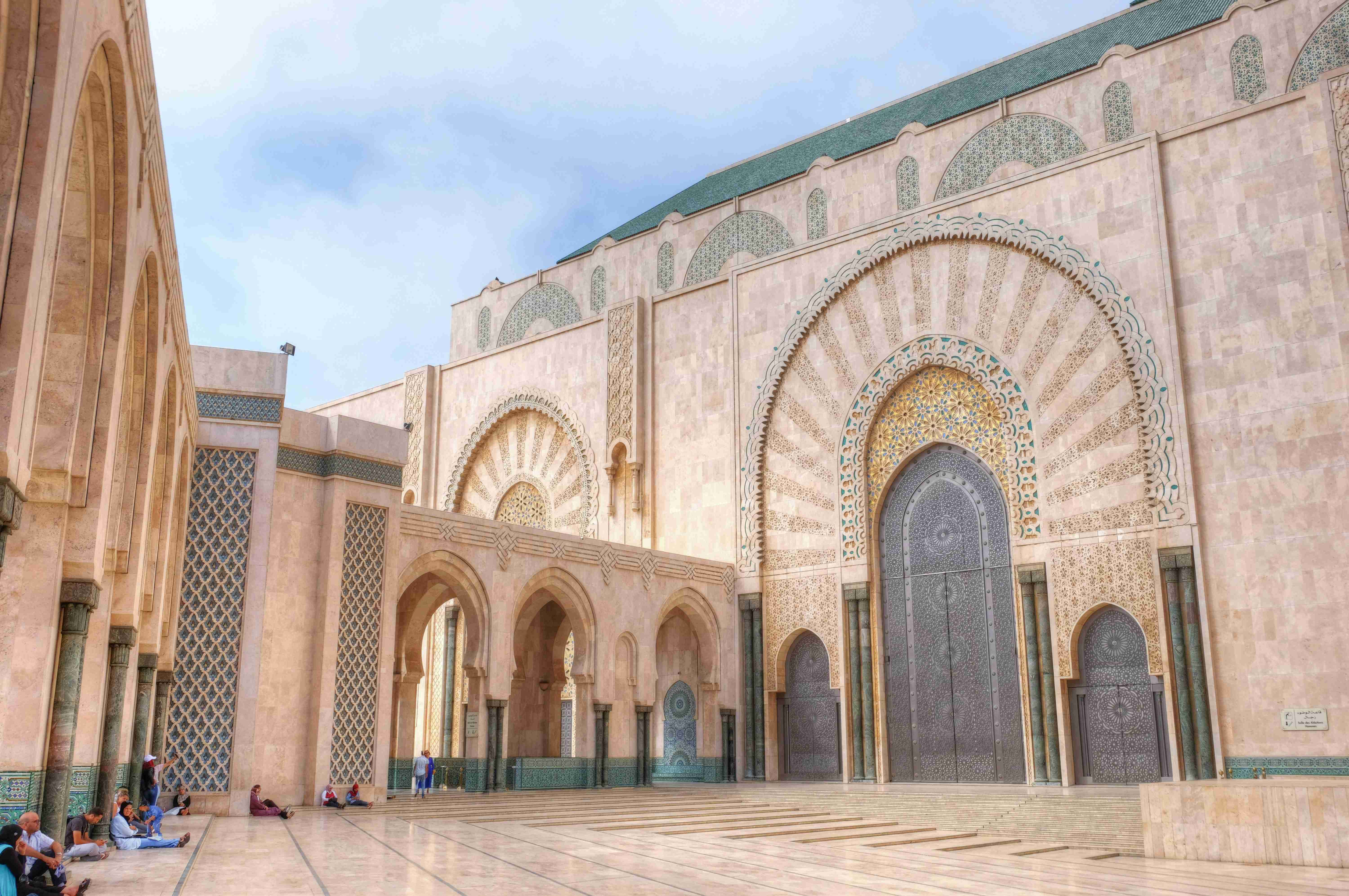 Majestic Mosque Architecture with Intricate Design