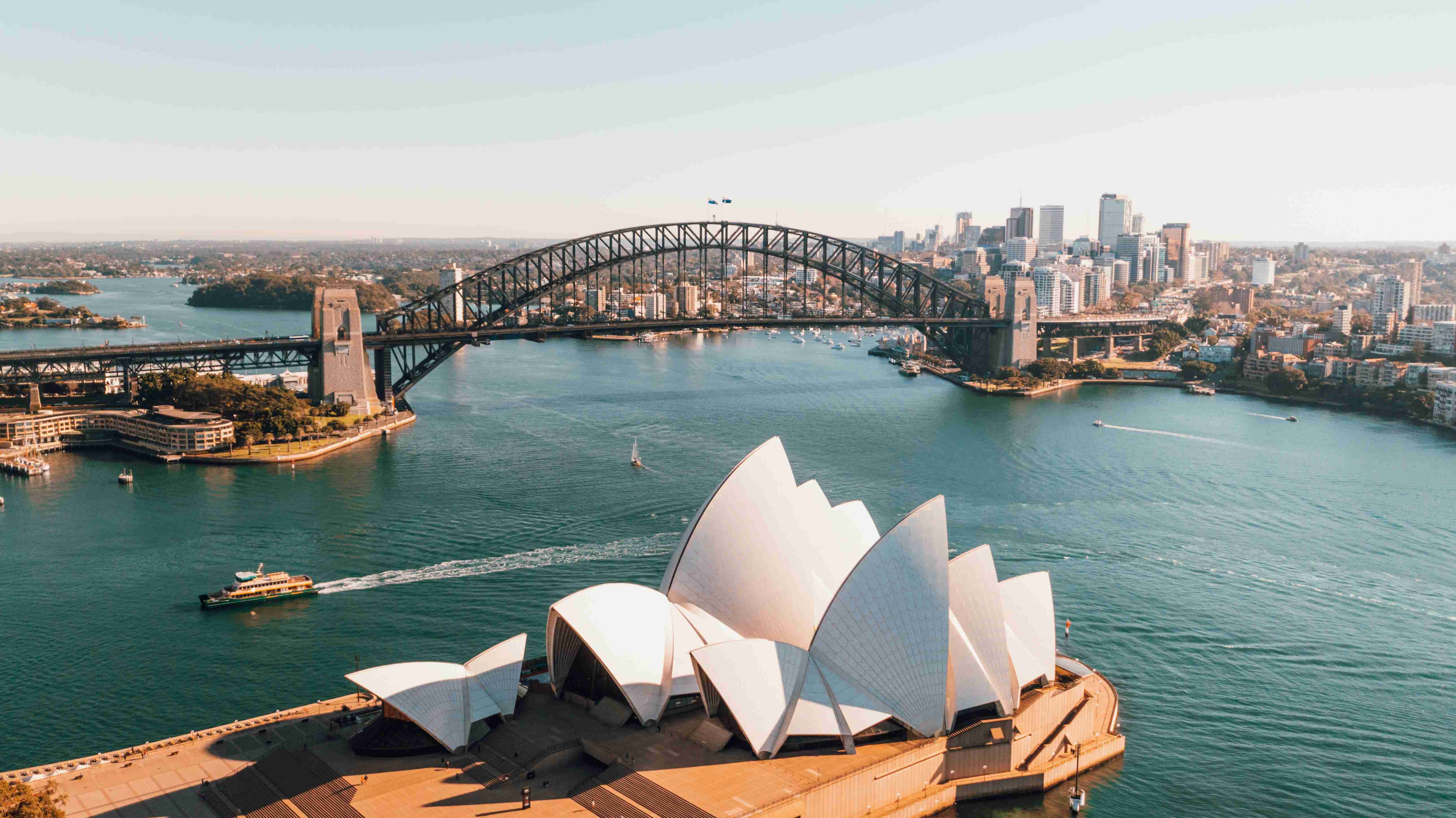 Vista aerea del ponte del porto di Sydney e dell'OperaHouse