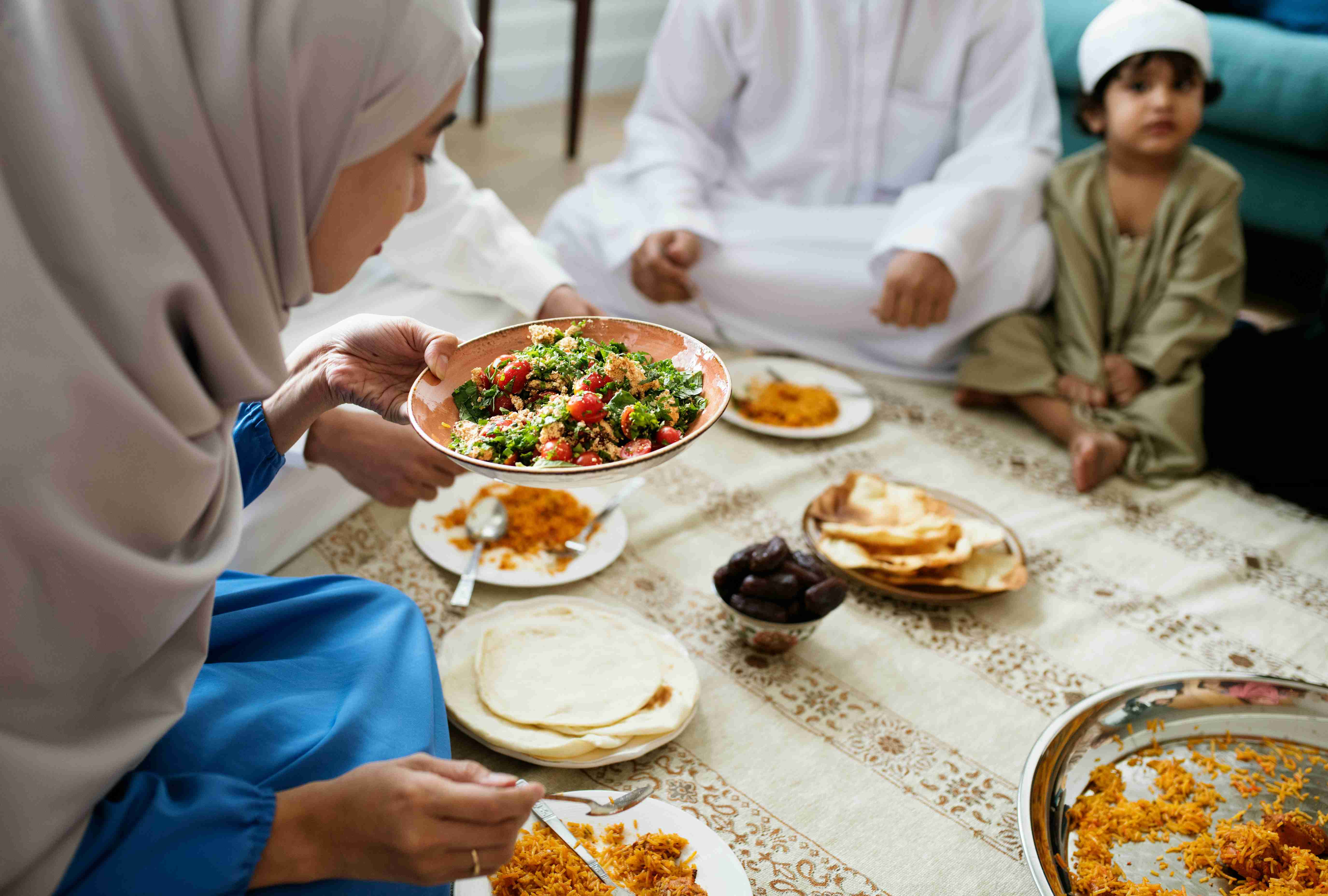 muslim-family-having-dinner-on-the-floor
