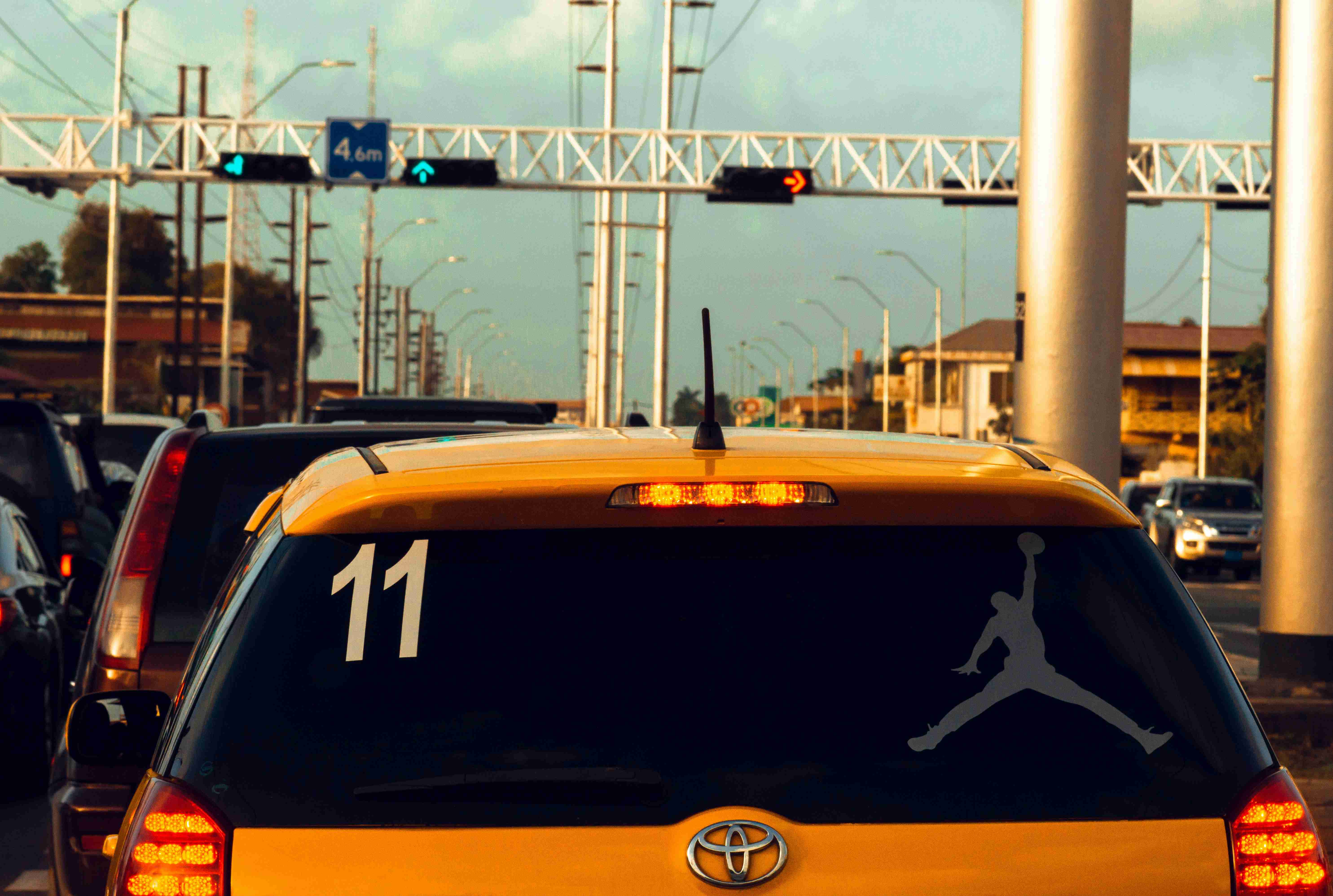 narancssárga jármű