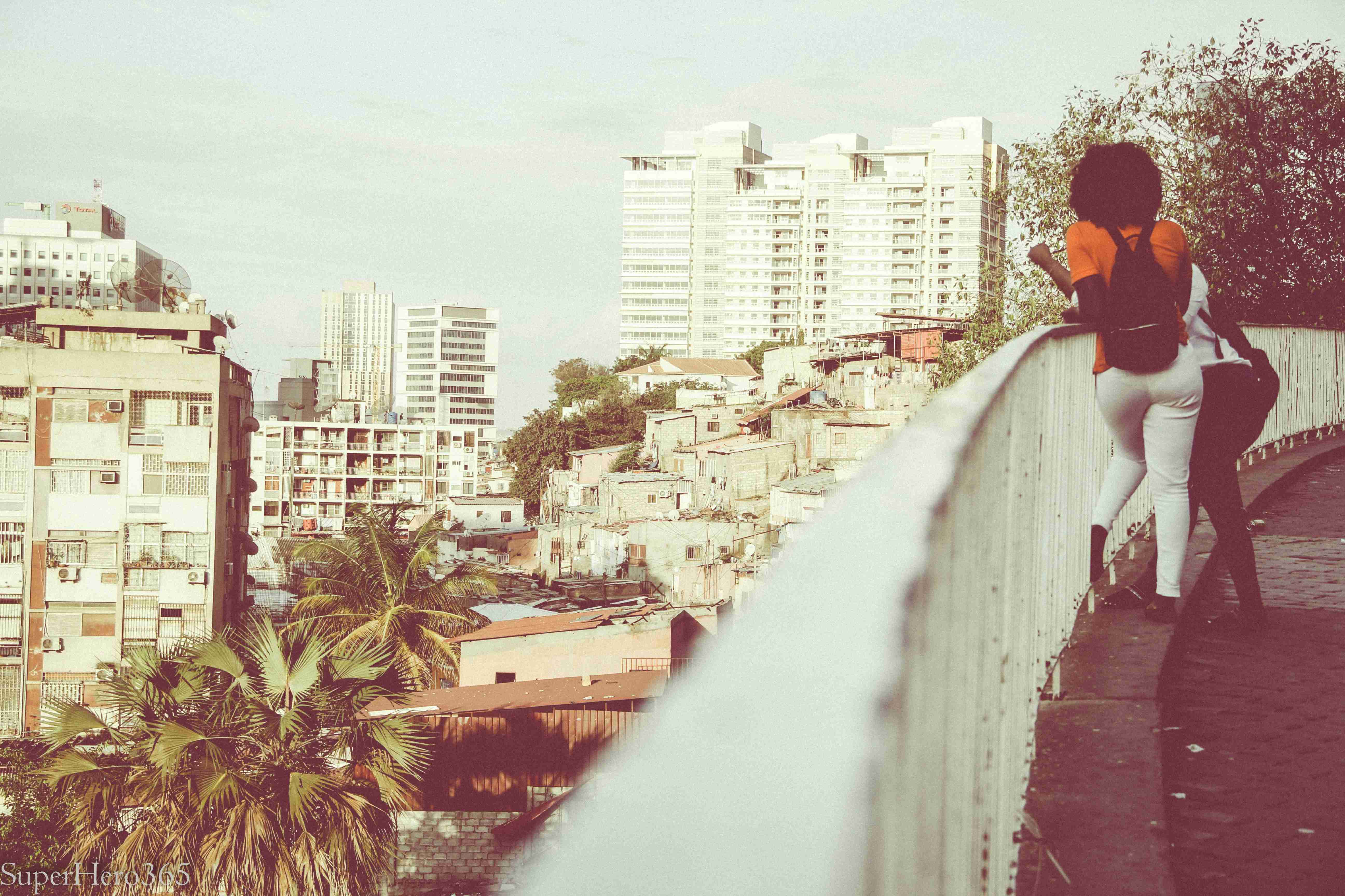 cupluri-rezemat-pe-balustrade-metal-albe