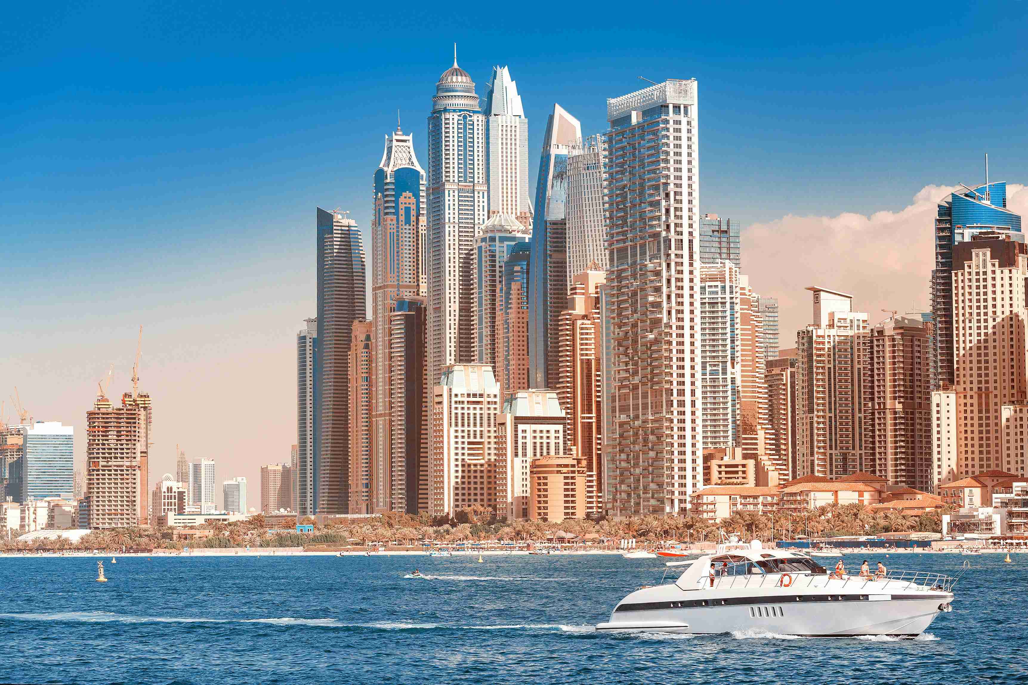 The Luxurious Dubai Daycation: 5 Best Day Trips from Dubai for Effortless Relaxation