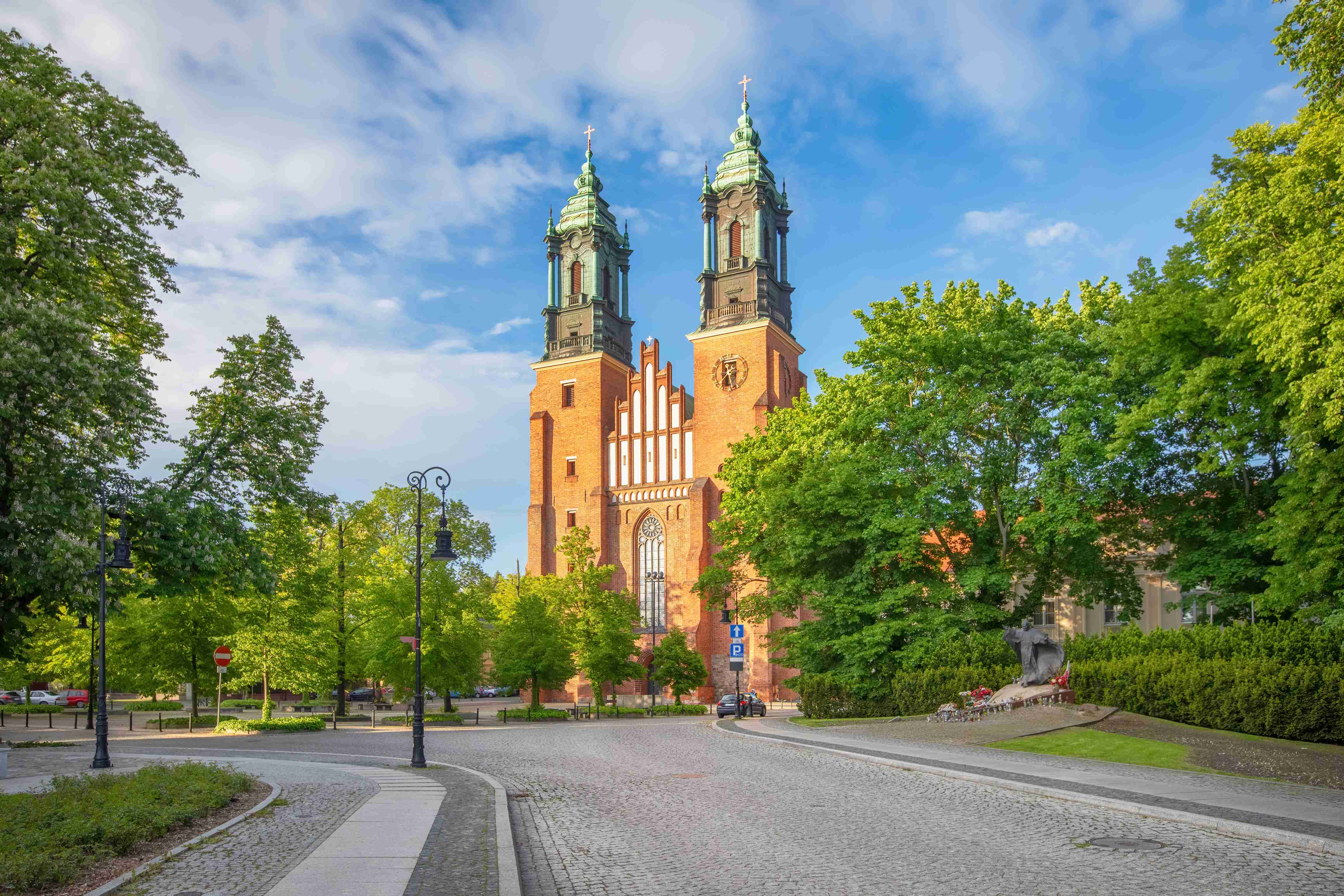 gothic-cathedral-in-poznan-poland