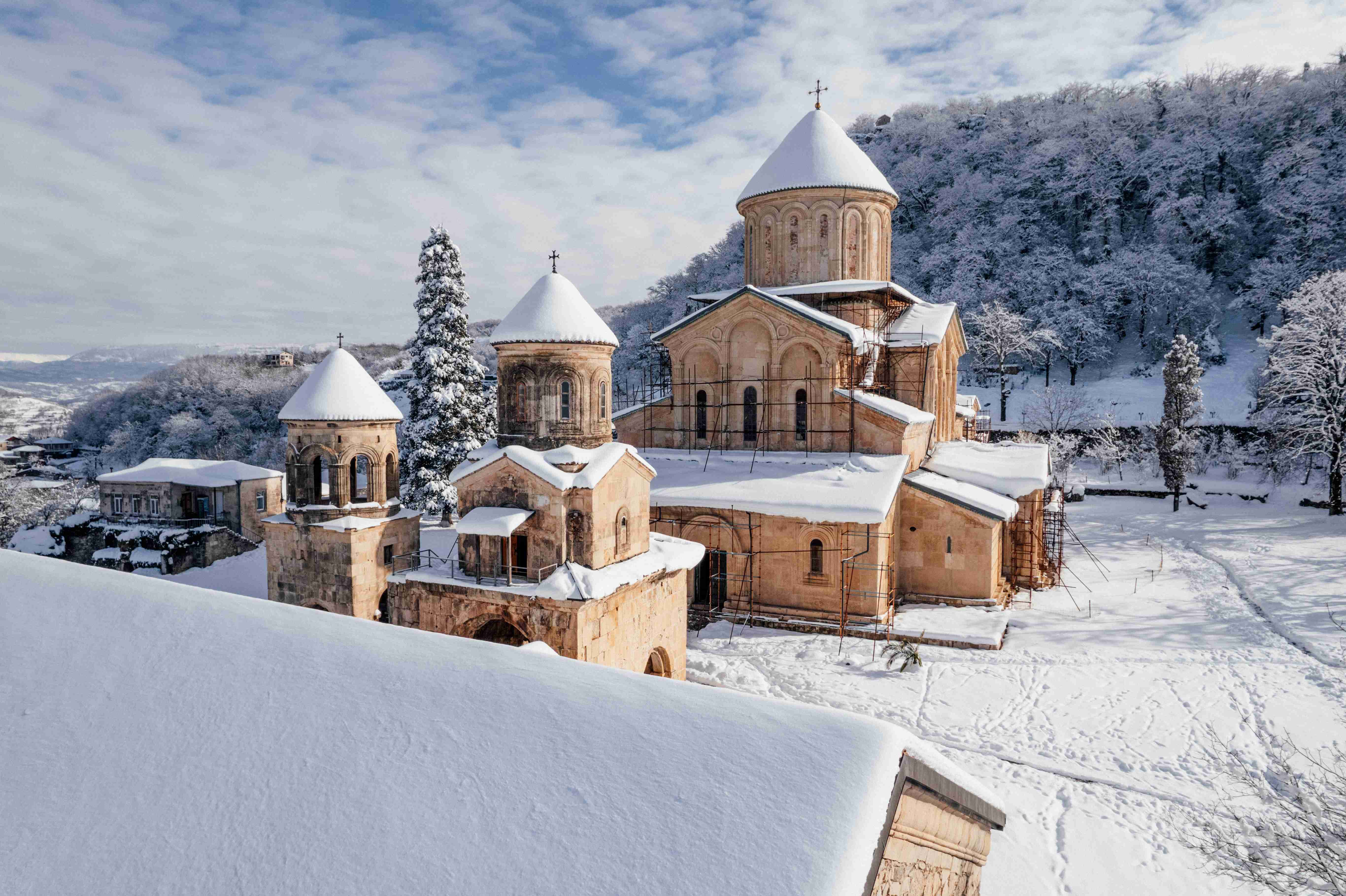 a-church-in-the-middle-of-a-snowy-landscape