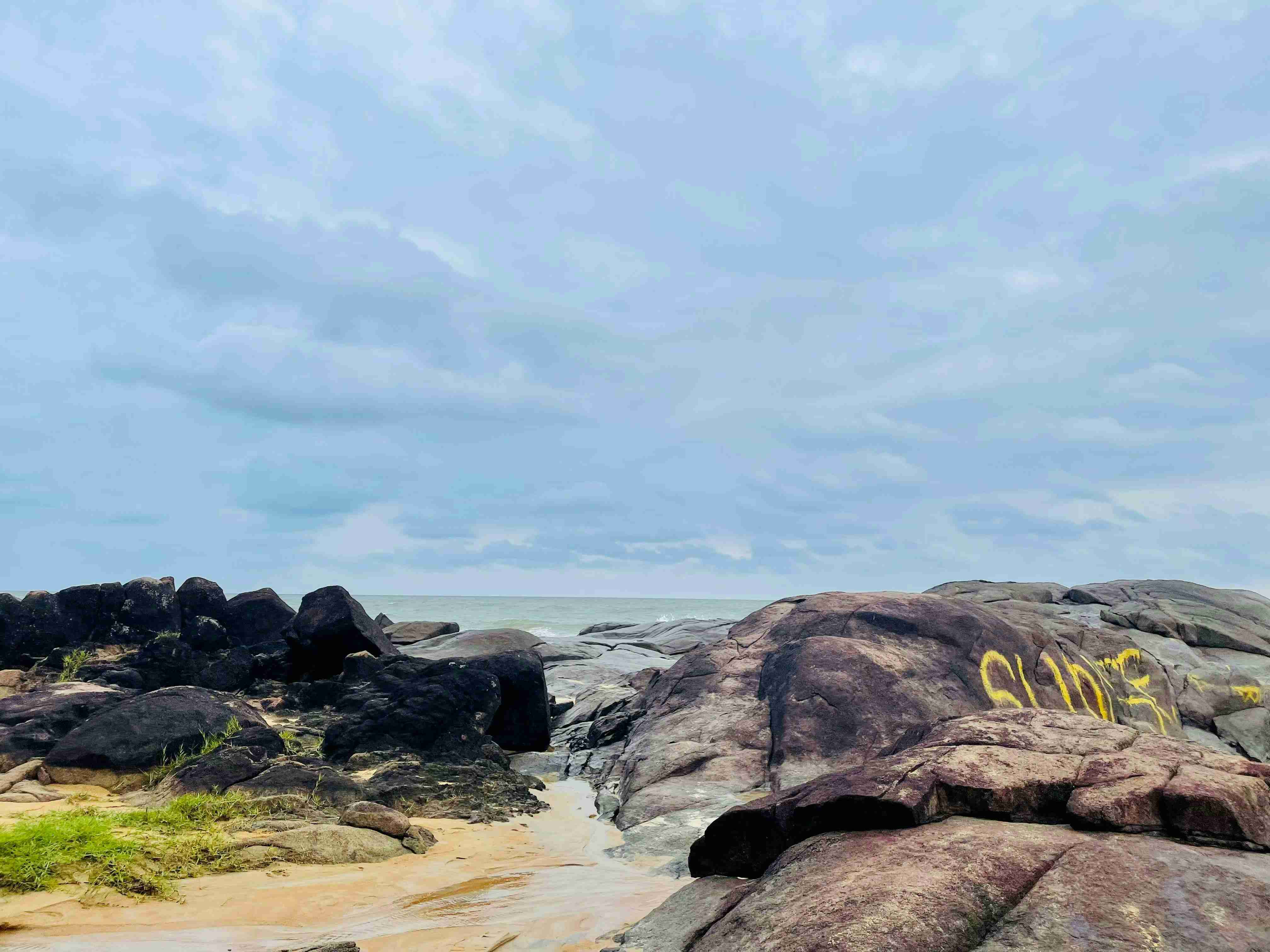 van-egy-szikla-jellel