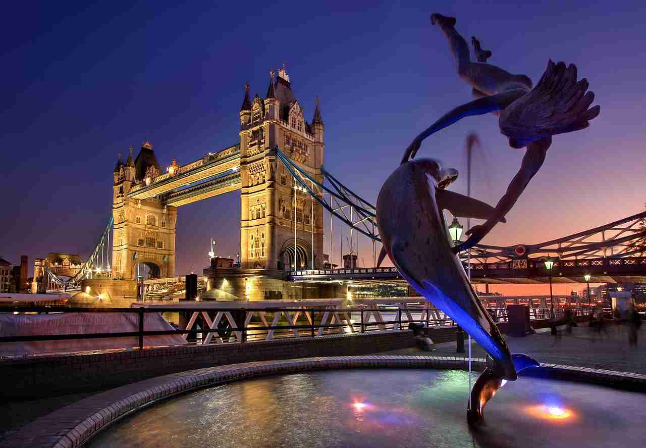 london landmark tower bridge photo by julius silver