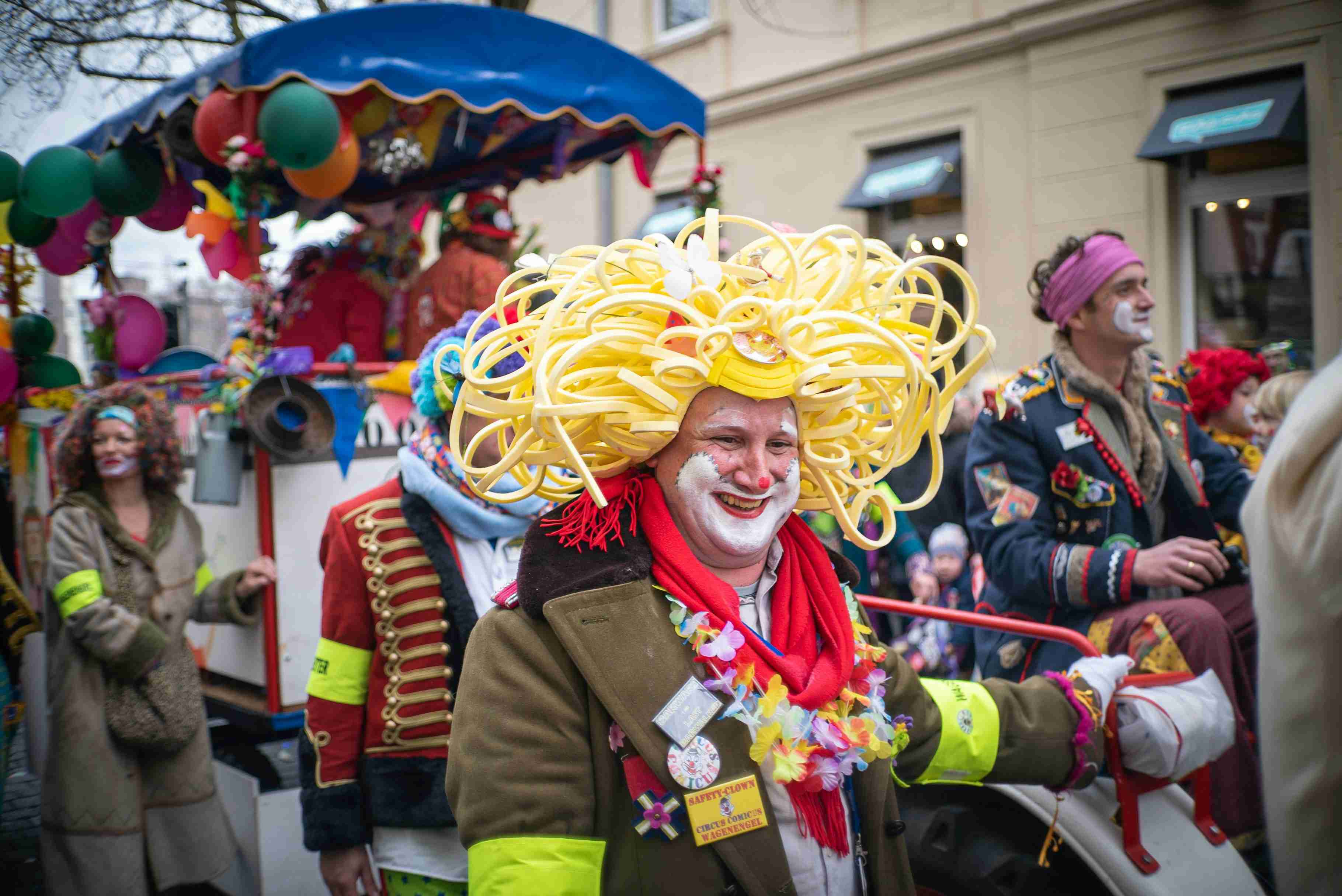 woman-in-yellow-wig-and-green-jacket