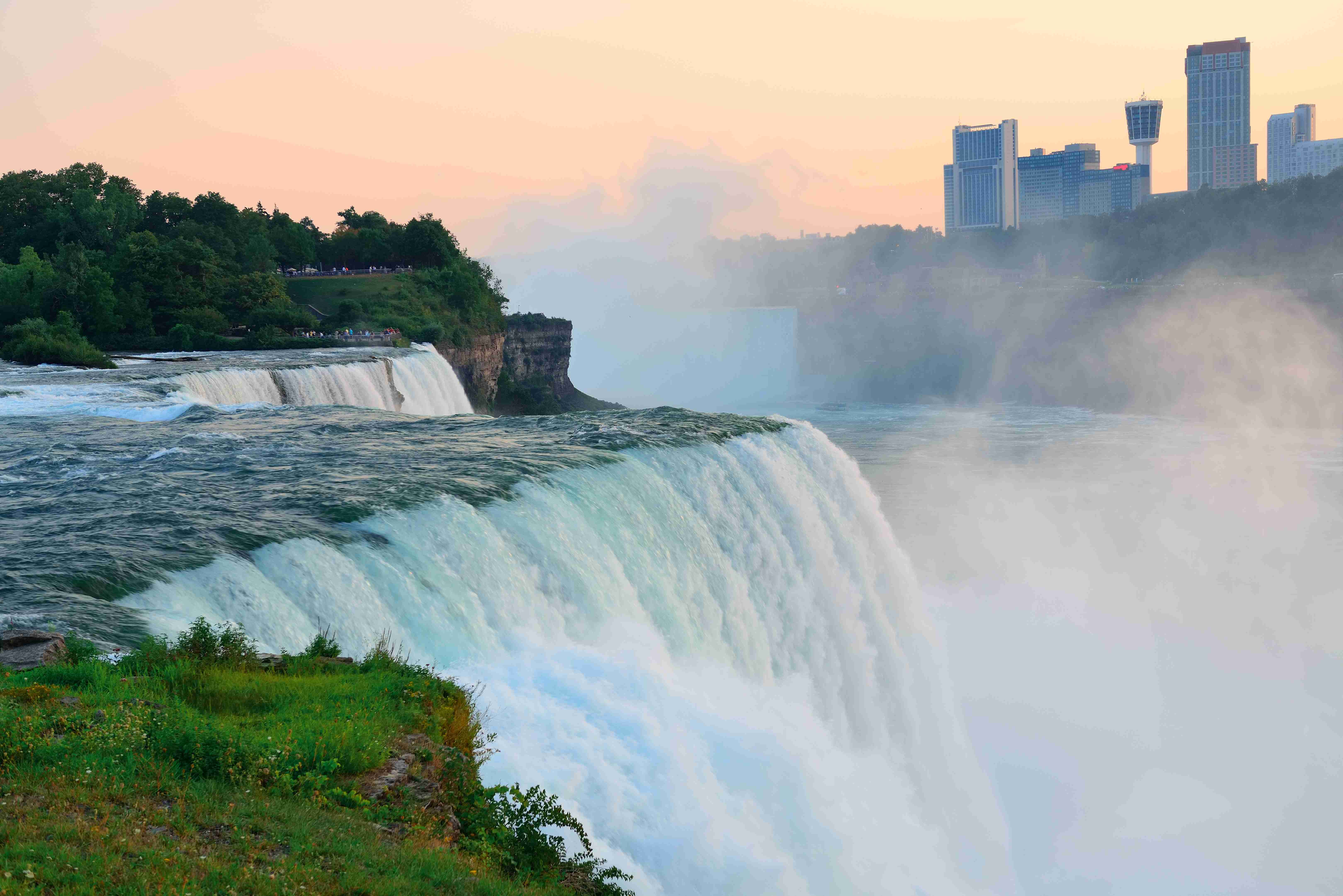niagara falls closeup dusk