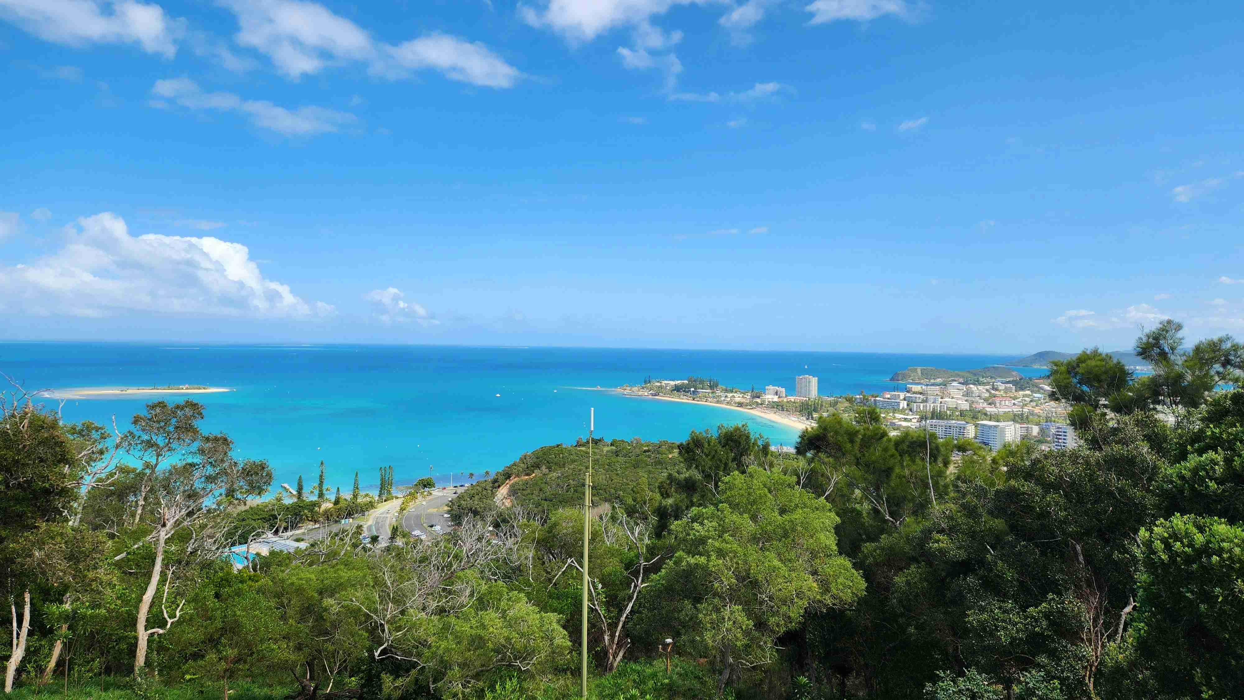 มุมมองของมหาสมุทรจากเนินเขา