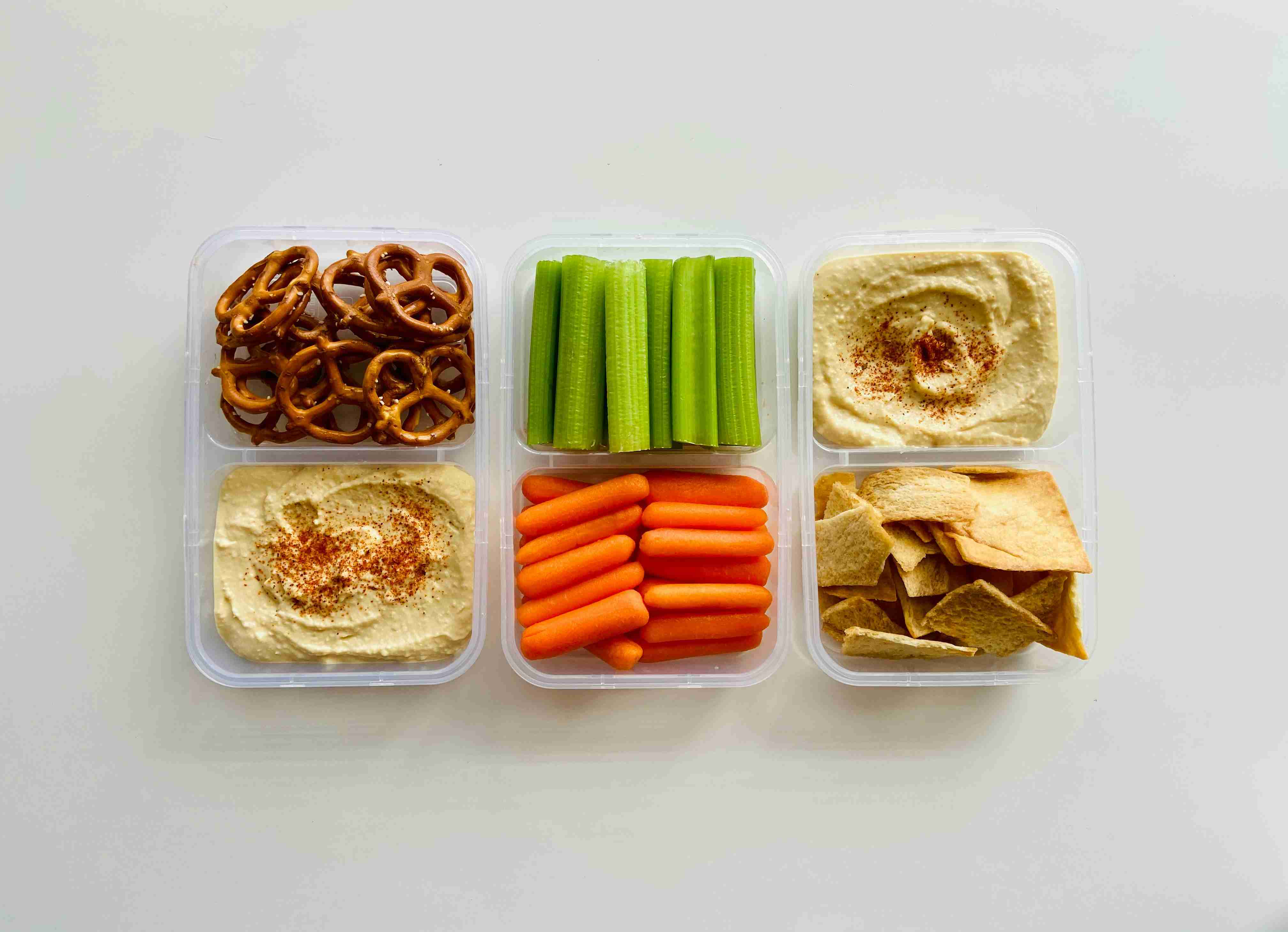 vegan-packed-snacks-in-plastic-containers