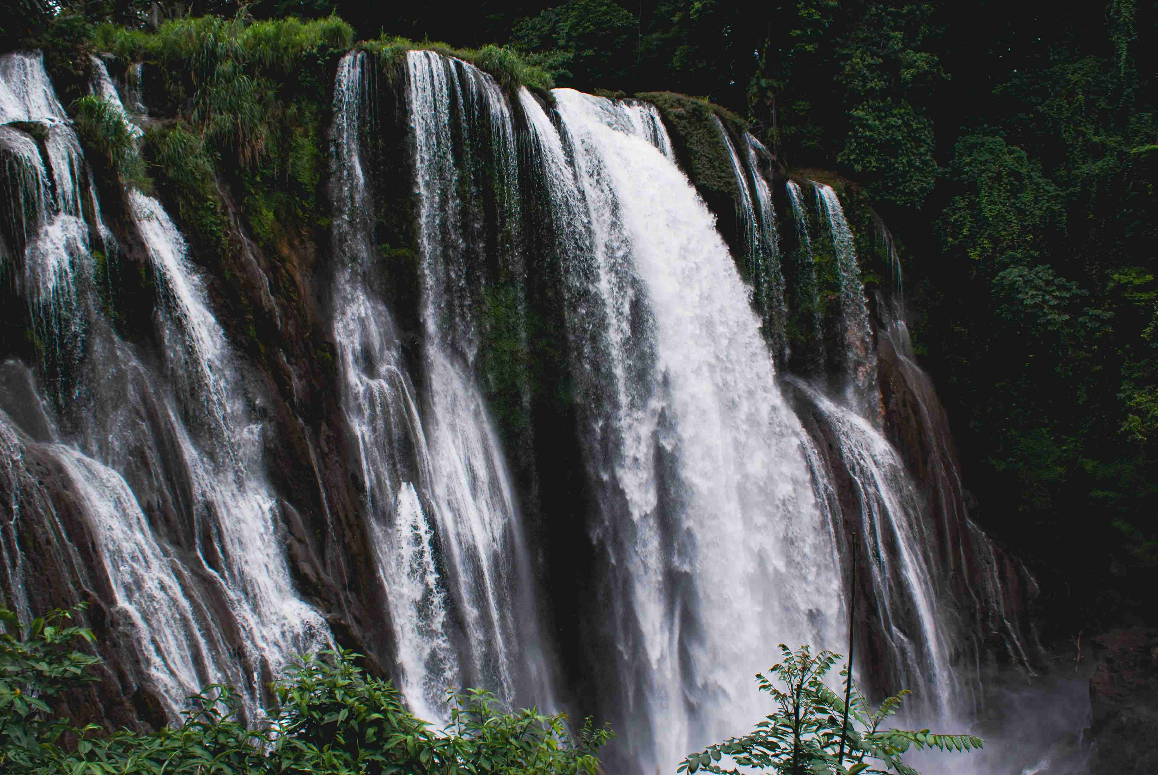 cascade-of-a-waterfall-in-honduras