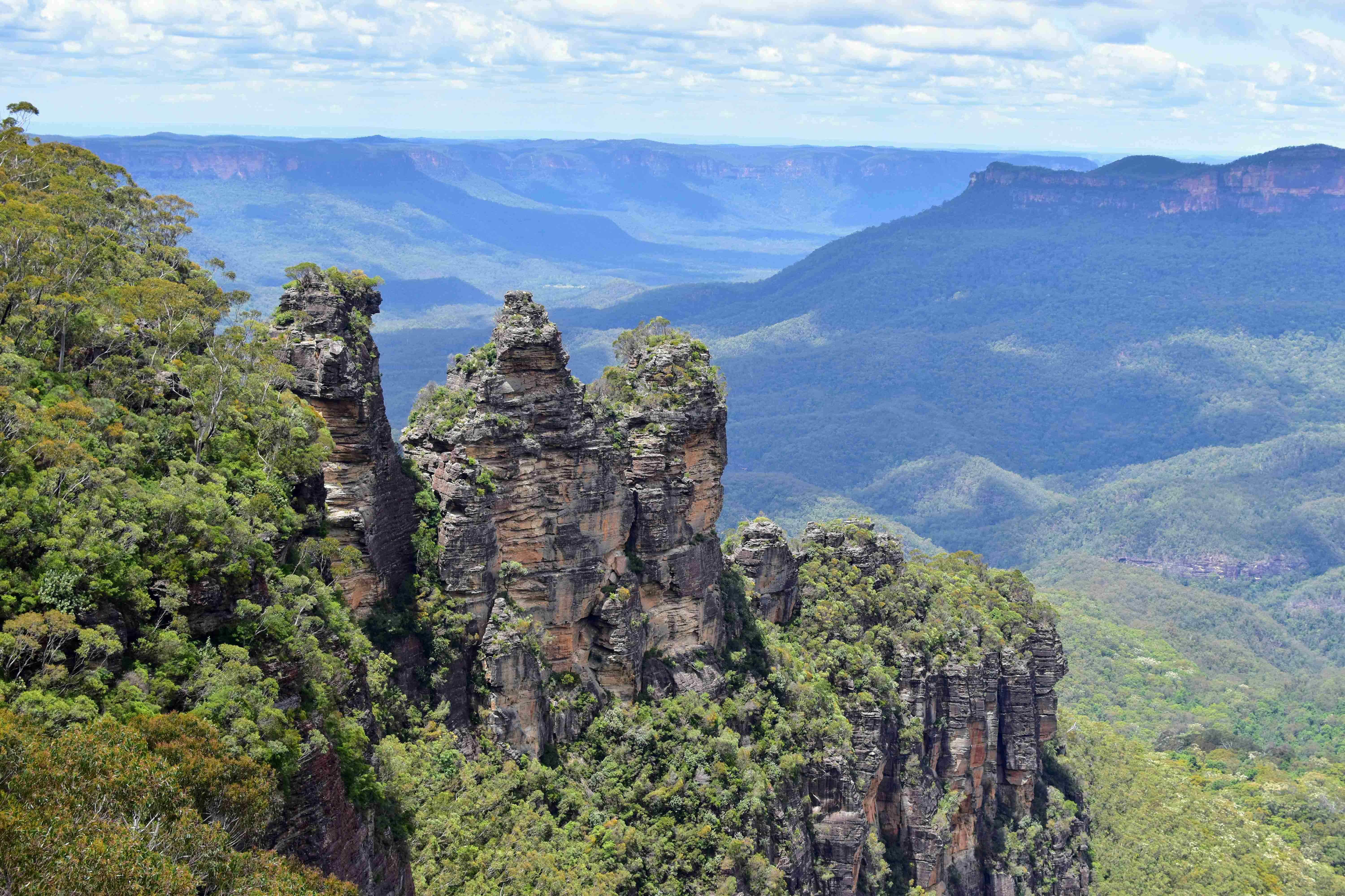 wide-angle-view-of-the-blue-mountains