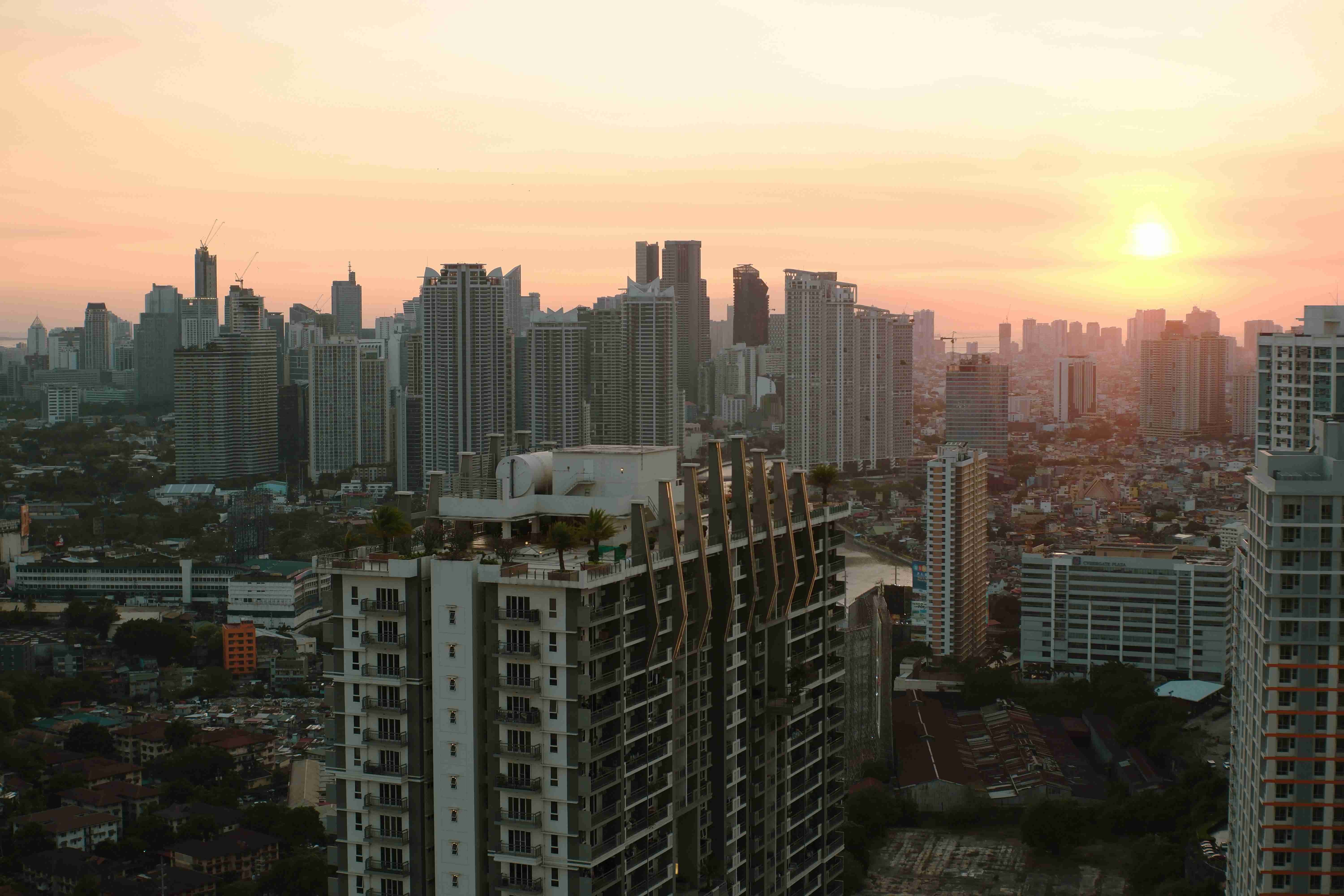 Maneuvering Metro Manila: Getting Around Public Transportation in Manila