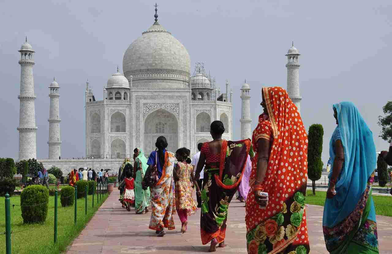 Electric Car Lease India - Guide for Driving Tourists