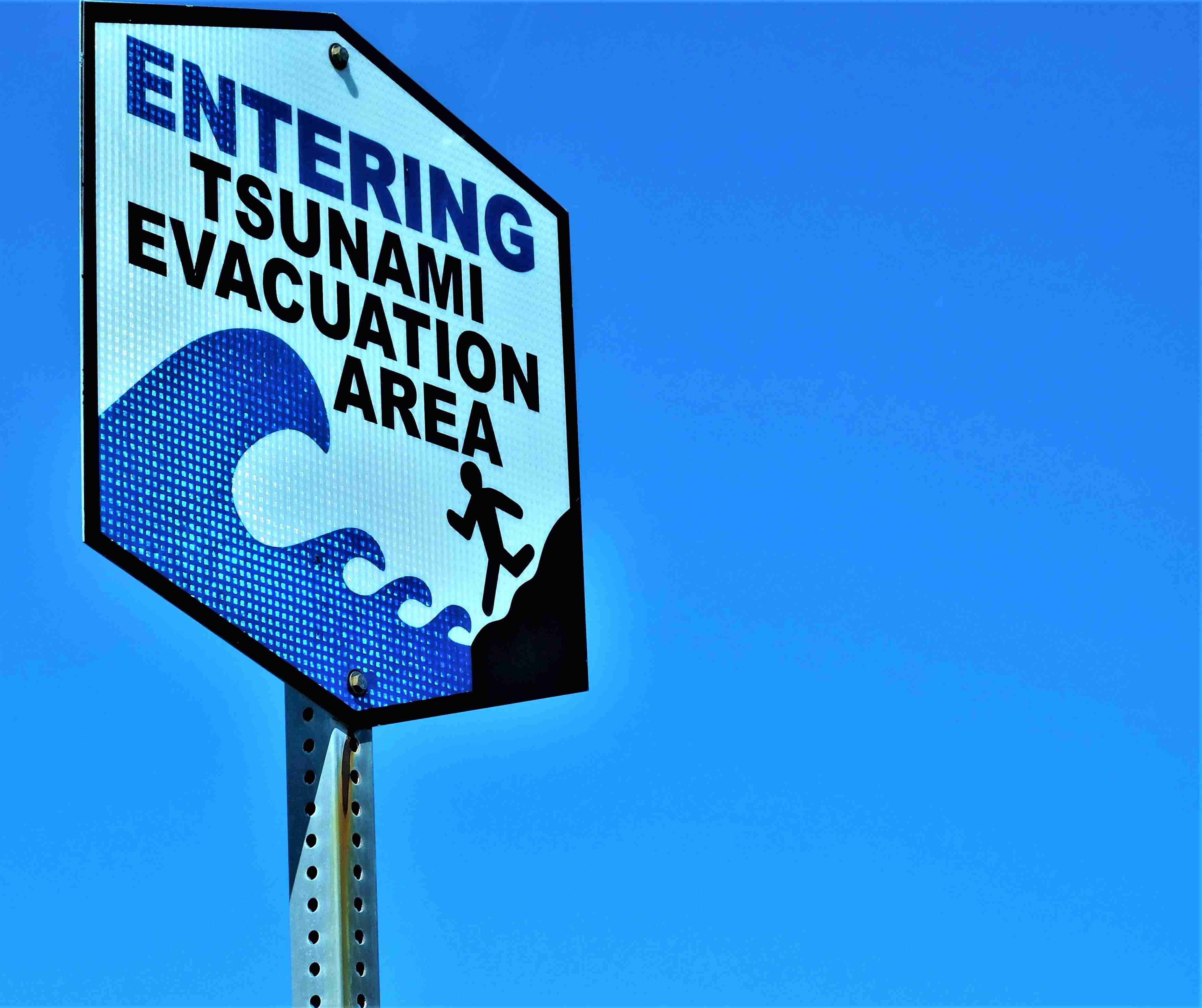 שלט אזור סכנת צונאמי ביפן